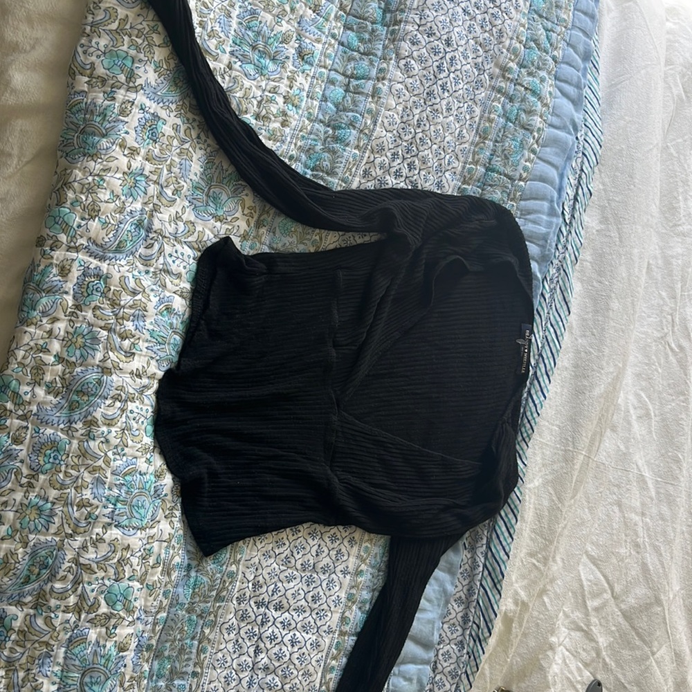 Brandy Melville long sleeve crop top